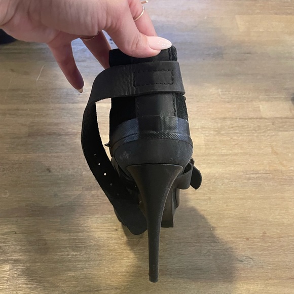 Burberry heeled army booties - new condition (worn once), size 36.5 - Picture 6 of 7